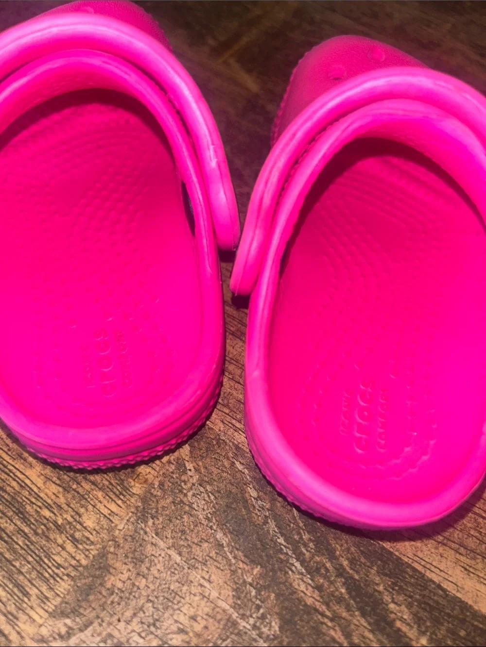 CROCS Kids Classic Clog in Bright Pink